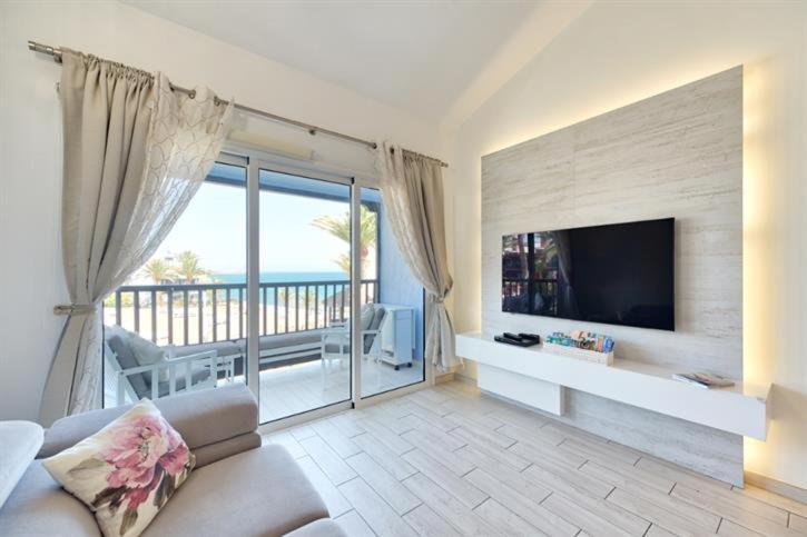 Lidia & Paco Home Two Bedrooms Beachfront Playa Del Aguila  外观 照片