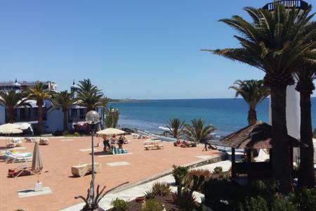 Lidia & Paco Home Two Bedrooms Beachfront Playa Del Aguila  外观 照片